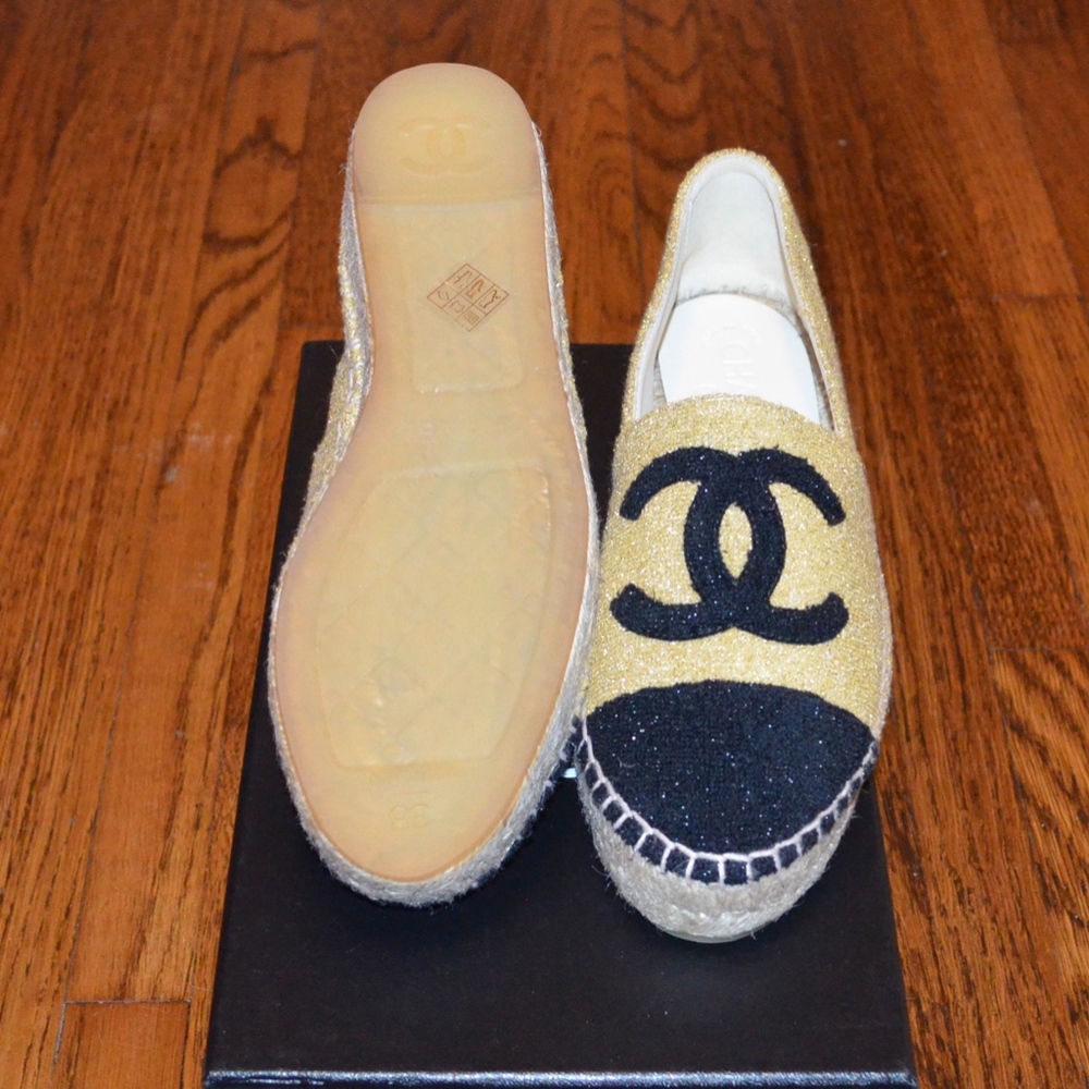 CHANEL BLACK GOLD FABRIC METALLIC ESPADRILLES - Picture 5 of 7